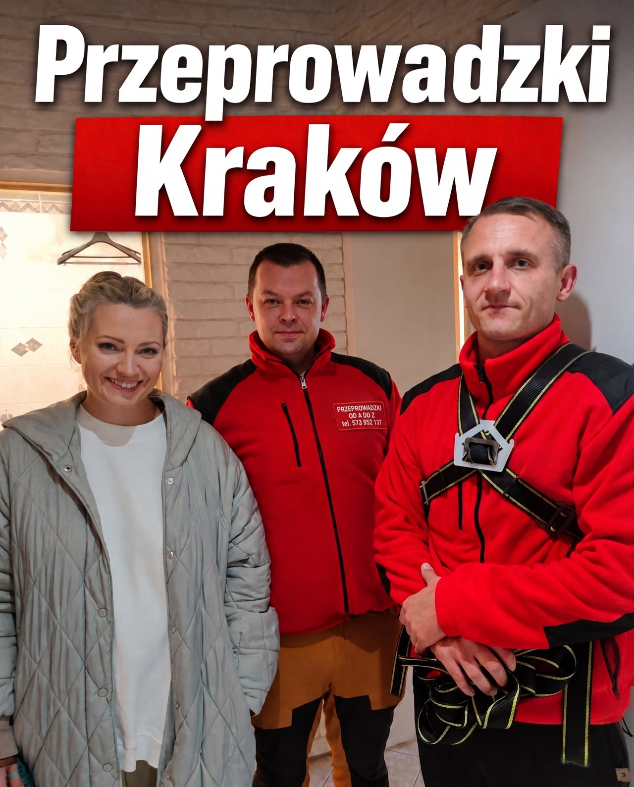 Ekipa Przeprowadzki od A do Z z klientką w mieszkaniu w Krakowie – firmowe polary z naszywką i tel. 573 952 137